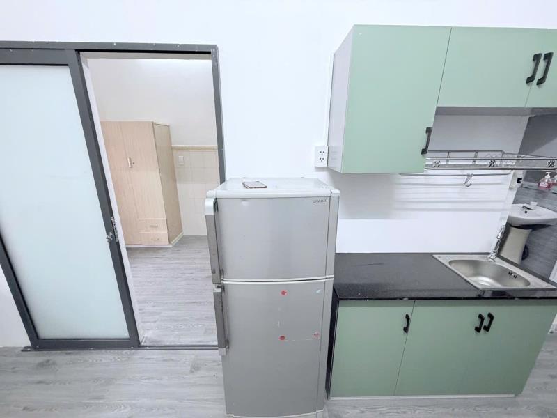 Cho thuê căn hộ dịch vụ 1 phòng ngủ full nôi thất giáp sân bay tsn, cv gia định 