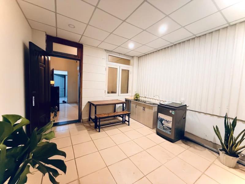 Cho thuê căn hộ 1 phòng ngủ rộng 60m2 máy giặt riêng ban công lớn full nội thất tách bếp đinh bộ lĩnh gần hàng xanh tiện qua quận 1 , quận 2