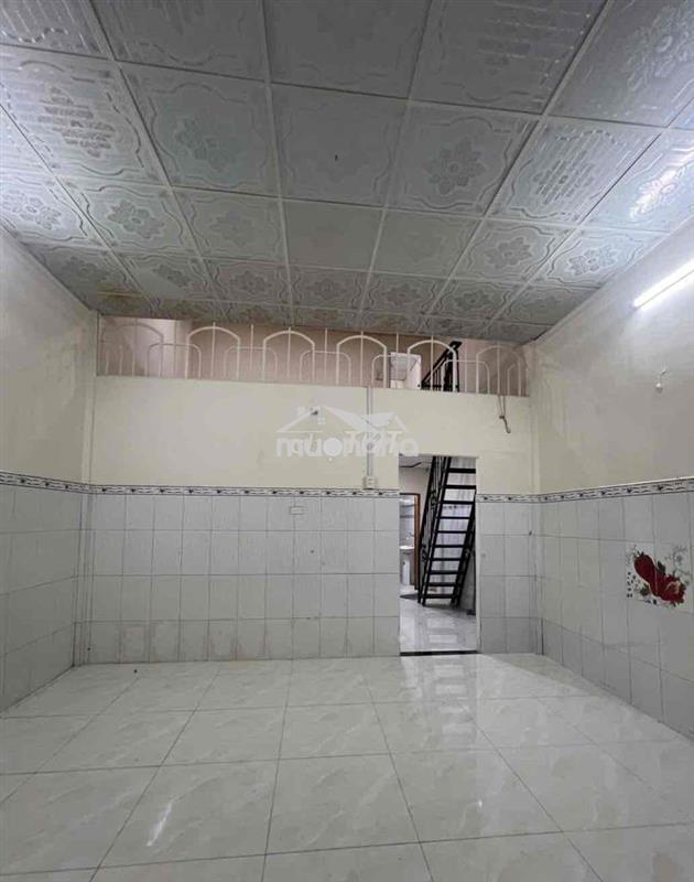 Nhà cấp 4 gác lửng đường 8 gần cây xăng lã xuân oai 2pn 2wc 7tr/th