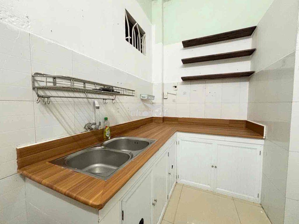 Nhà 2 phòng ngủ 3x10 cách mạng tháng 8 - Ảnh 2