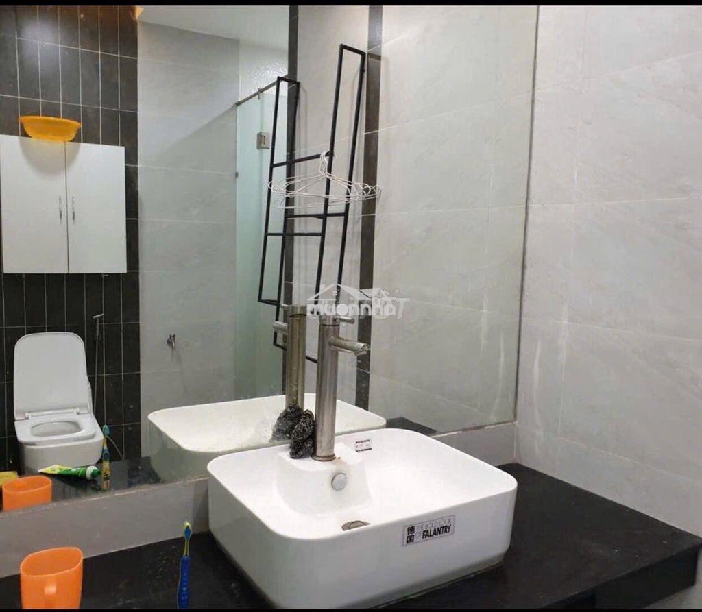 Nhà 3 tầng mới đẹp, 3.5m x 10m, 2pn, 3wc, full nội thất,hẻm 5m p.v.chí - Ảnh 2