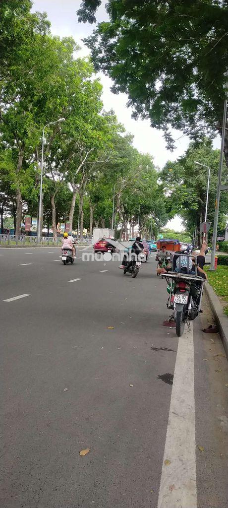 Nhà ngay đưóng số 5 kế aeon tân phú  71m.  5tần có thang máy  500kg