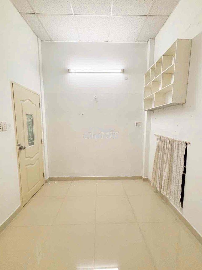 Nhà 2 phòng ngủ 3x10 cách mạng tháng 8 - Ảnh 4