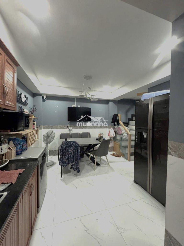 8.5 tỷ - chdv hầm 6 tầng có thang máy , bề ngang 5m5,thu nhập 50tr/th