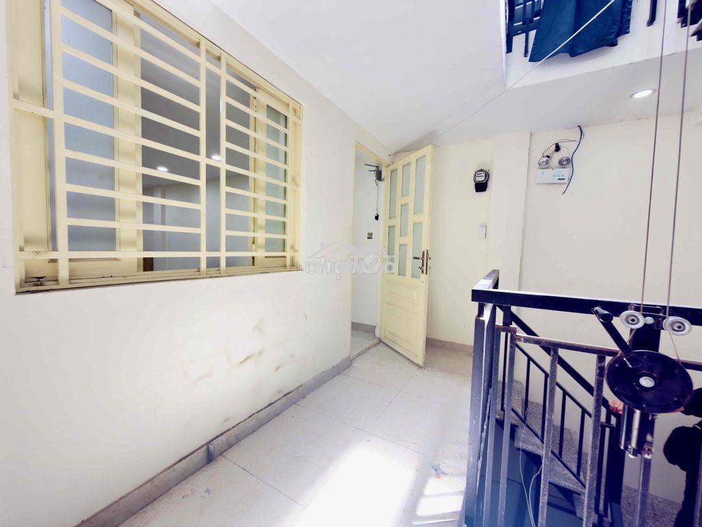 Chính chủ vừa trống phòng cửa sổ 40m2 -máy giặt riêng ngay chợ bàu cát - Ảnh 4