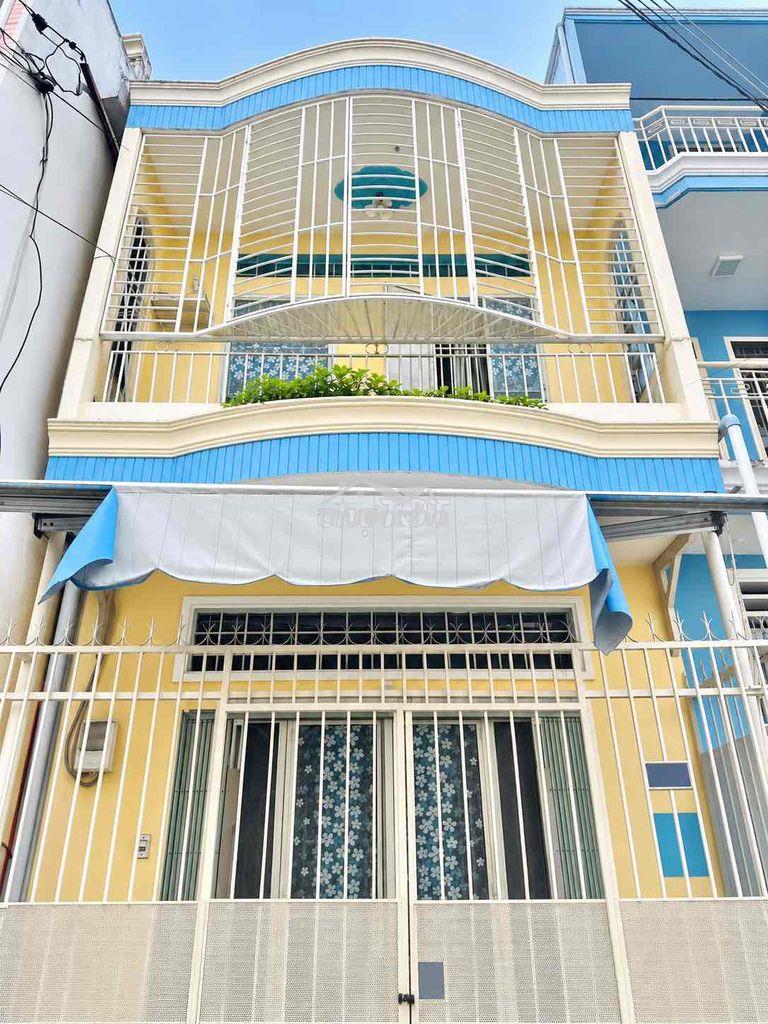 Nhà hẻm xe hơi 6m lạc long quân hơn 4 tỉ