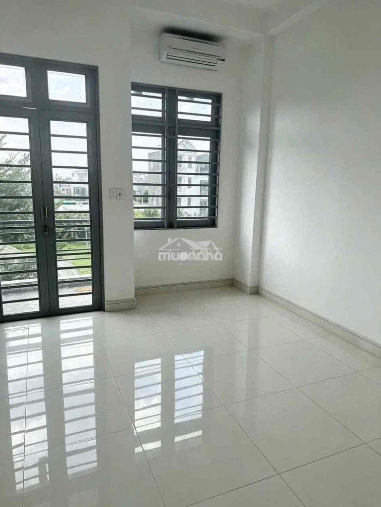 Cho thuê nhà giá rẻ ht q12 3lầu 5pn 4wc hẻm 7m 9tr mới keng owr kd onl - Ảnh 4