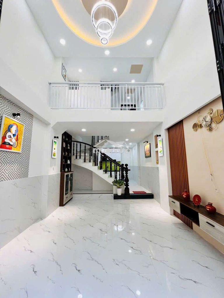 Nhà đẹp chính chủ sát mặt tiền  - Ảnh 2