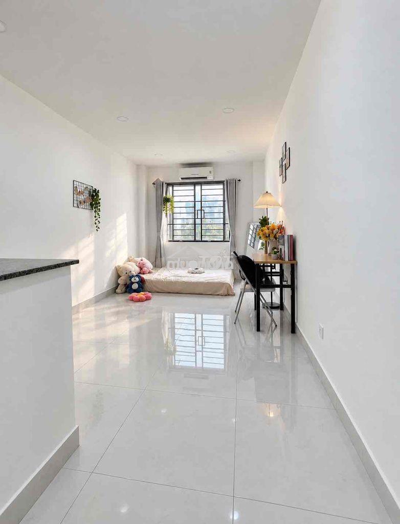 Siêu sốc-cửa sổ trời máy lạnh ngay đặng thuỳ trâm