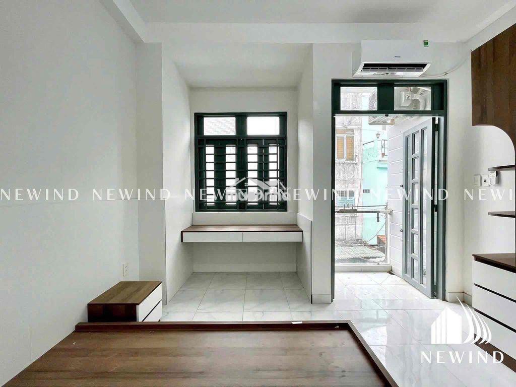 Căn hộ tách bếp có ban công full nội thất trống sẵn ở liền được - Ảnh 2
