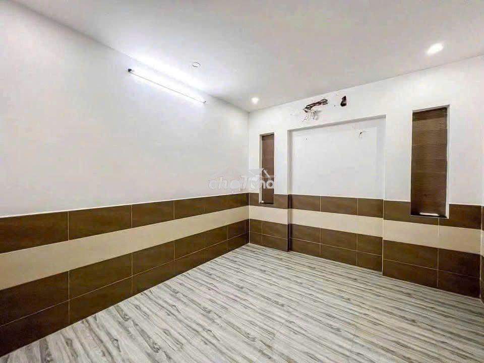 Cắt lỗ không nghĩ suy! nhà 4x8m đất 6x12m sân rộng thênh thang - Ảnh 4