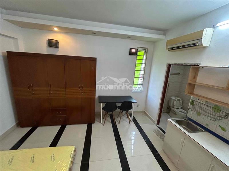 Phòng như hình full nội thất,cửa sổ gió trời