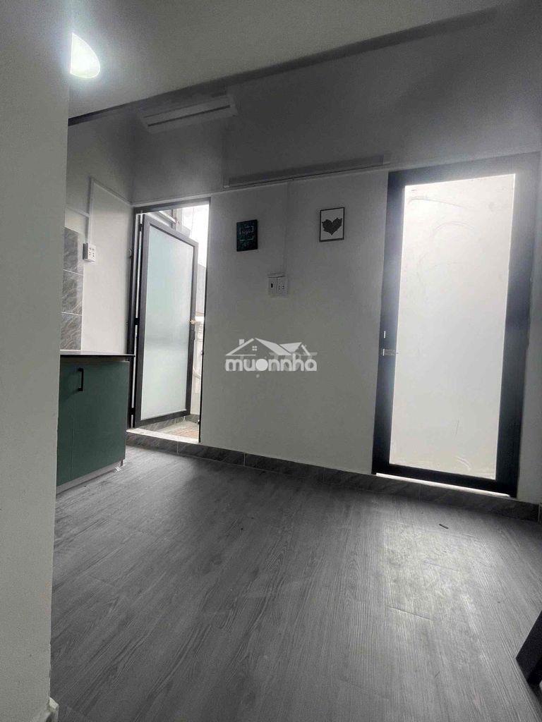 Cho thuê phòng gác ban công riêng full nội thất ngay etown cộng hoà - Ảnh 3
