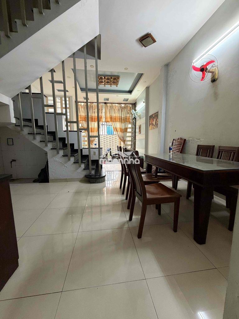 Nhà gần tiểu học tân tạo a, 60m2, 3 lầu, 4pn, 10tr tháng