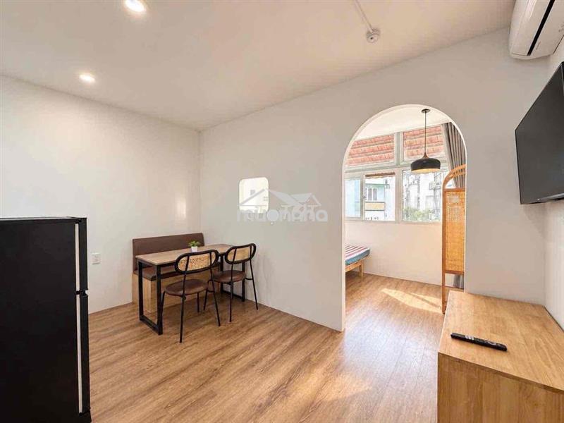 Cho thuê căn studio tách bếp cửa sổ full nt gần bùi viện quận 1