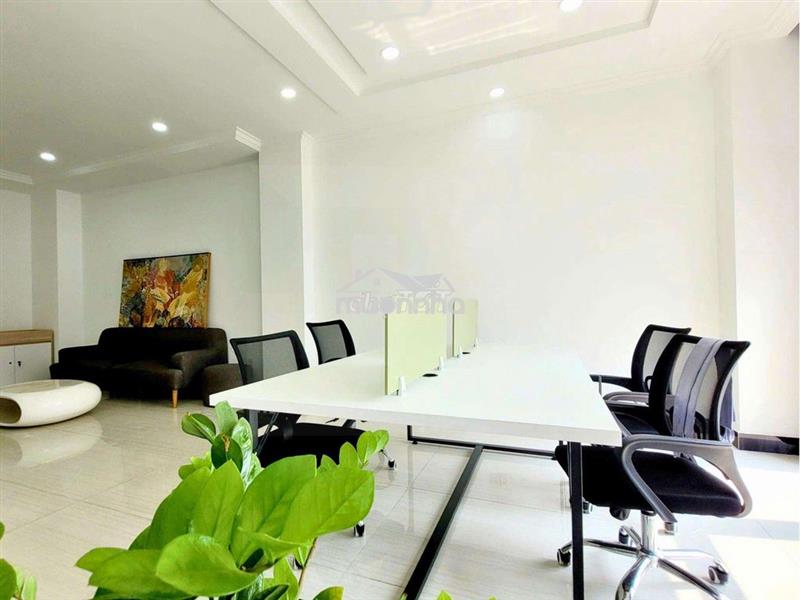 Văn phòng cho 6-10 nhân sự, full nội thất, có thang máy vạn phúc city
