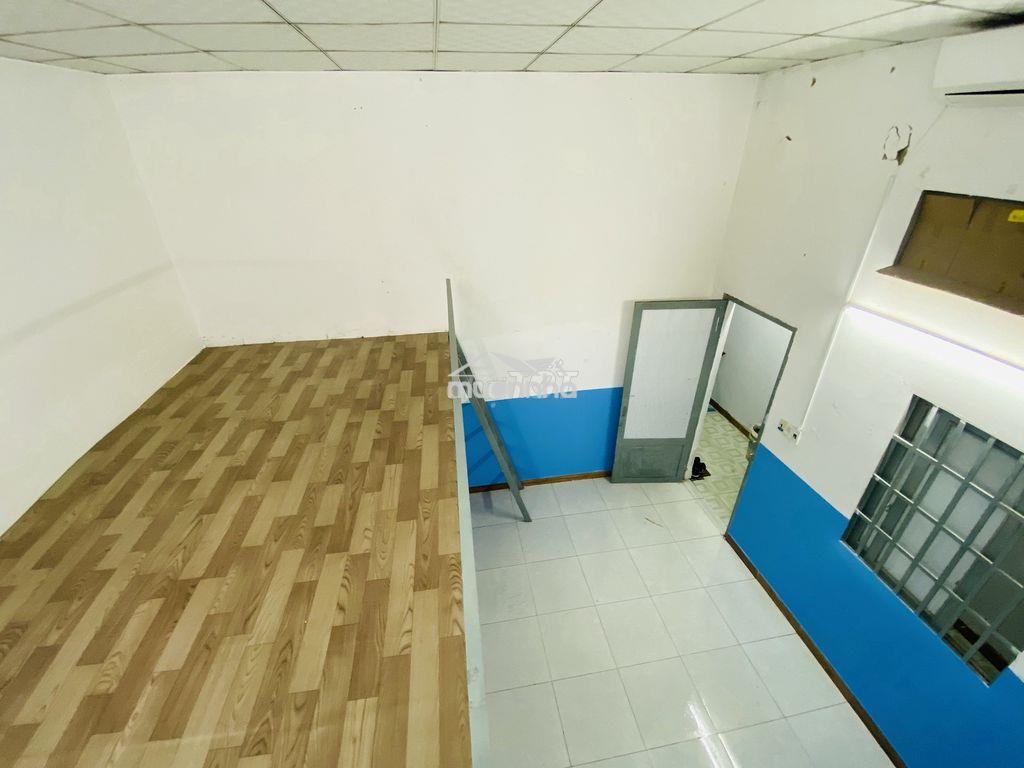 Phòng *** 30m2 có gác, máy lạnh hẻm 652 quốc lộ 13 gần vạn phúc - Ảnh 4