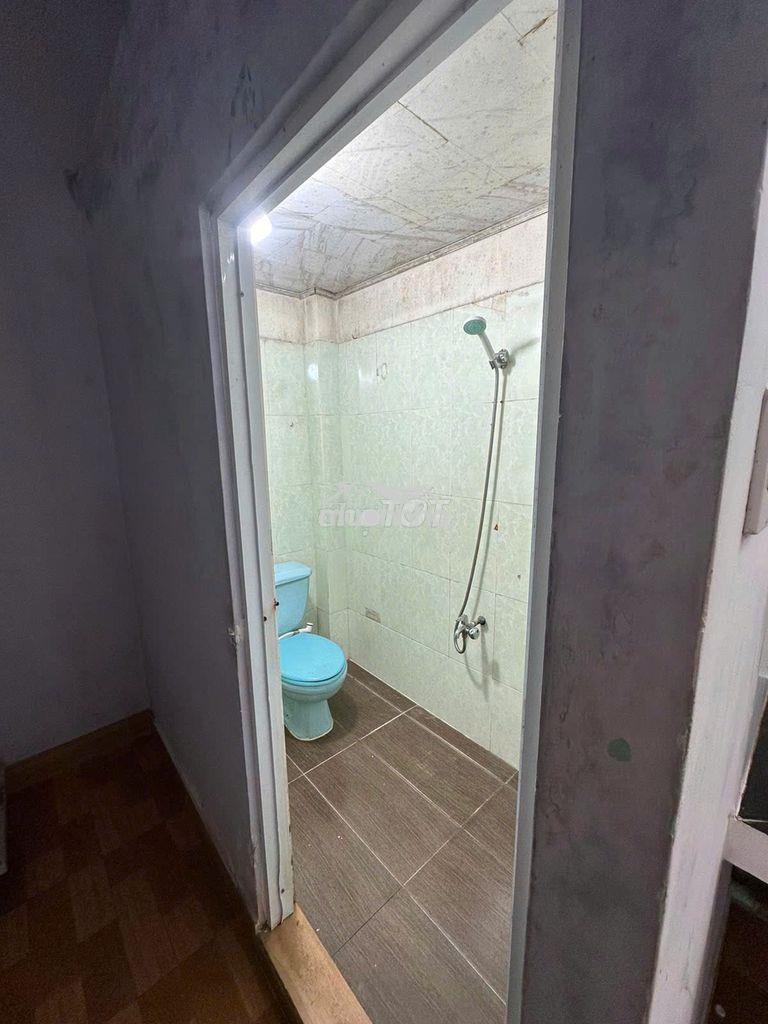 Cho thuê nhà hẻm rộng 4m. 7a thành thái, p14, q10. 3m x 13m - Ảnh 3