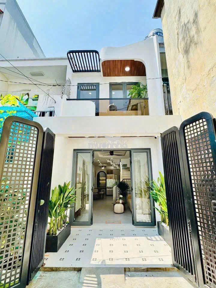Kẹt tiền bán nhà tân hoà đông, 49m2, 3pn, tặng nội thất, hẻm rộng 5m