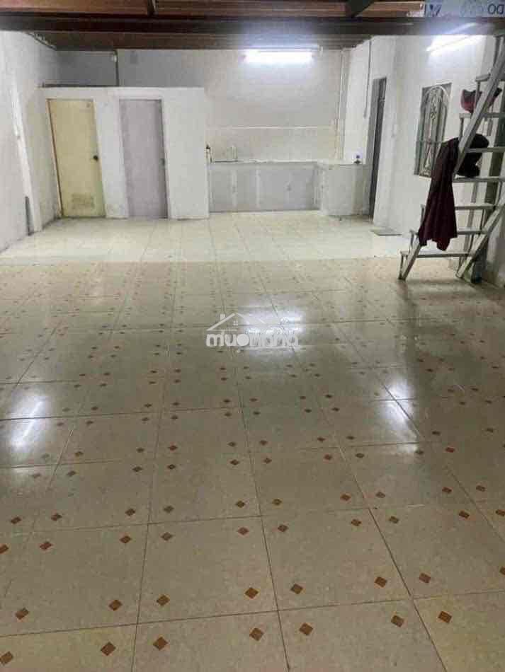 Cho thuê nhà hxh khu bàu cát tân bình. dt: 5m x 22m trệt lững 12tr - Ảnh 2