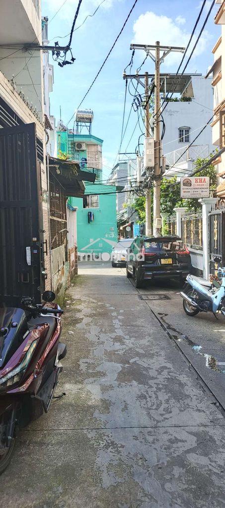 Nhà 4 tầng 53m2 ngang 5.3m, dài 11m mà chưa tới 6 tỷ.