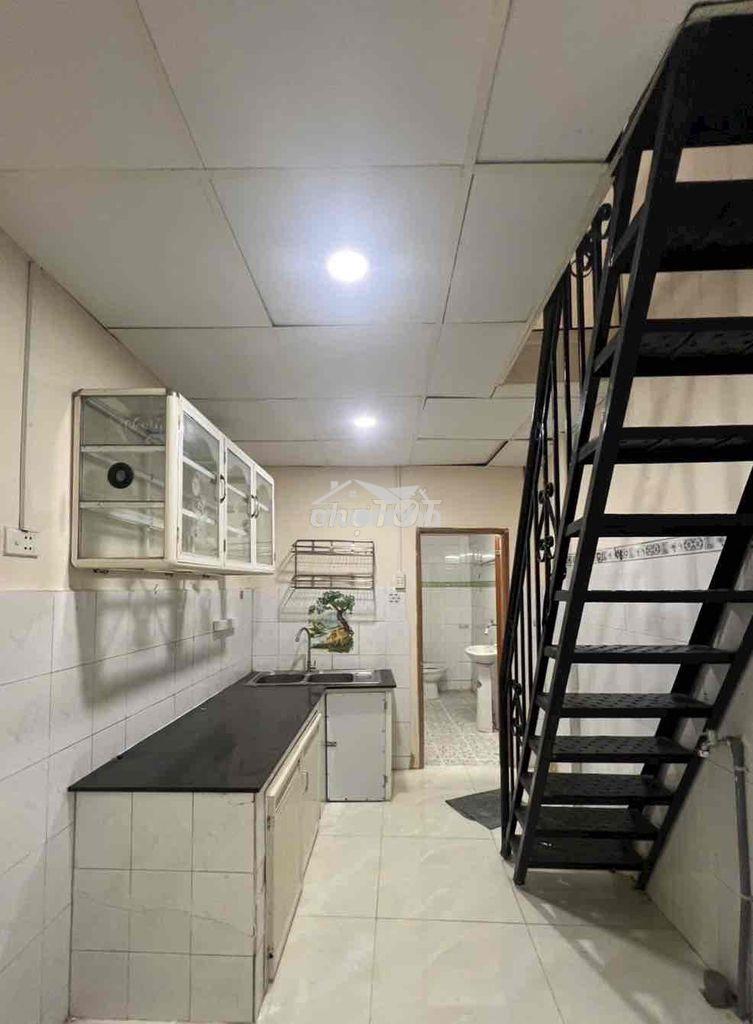 Nhà cấp 4 gác lửng đường 8 gần cây xăng lã xuân oai 2pn 2wc 7tr/th - Ảnh 3