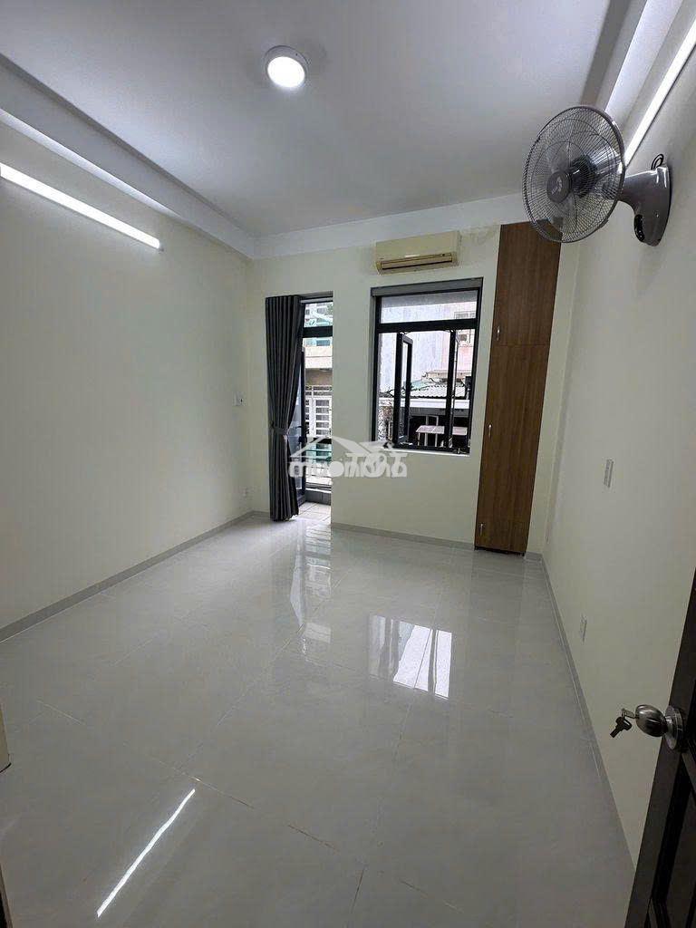 Cho thuê nhà, hxh, 1/ hồ thị kỷ, p.1, 5pn, 4tầng, quận 10. gần mt.