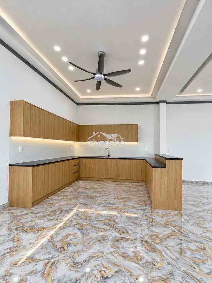 Cho thuê nhà mới xây 100% dt 6x26m cấp 4 (2pn 1wc) sân rộng ôtô