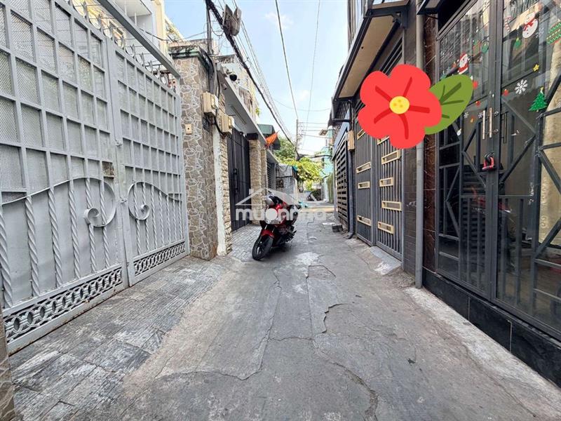 Nhỉnh 1 tỷ lớn lưng chừng - hẻm xe hơi -thông tá lả- ngay chợ bà chiểu
