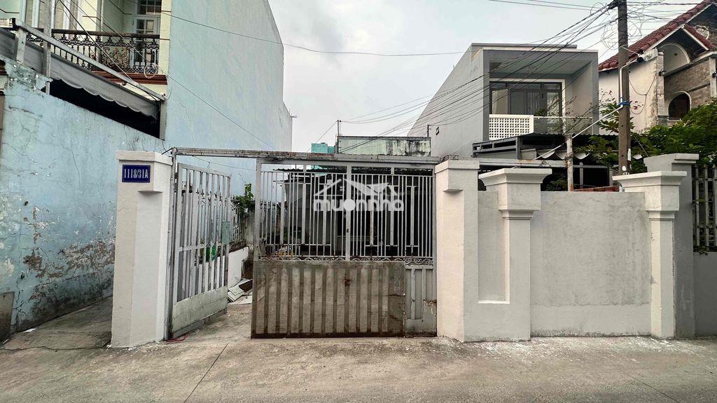 Nhà ngang 7m, sân để 4 chiếc xe oto 7 chỗ - Ảnh 2