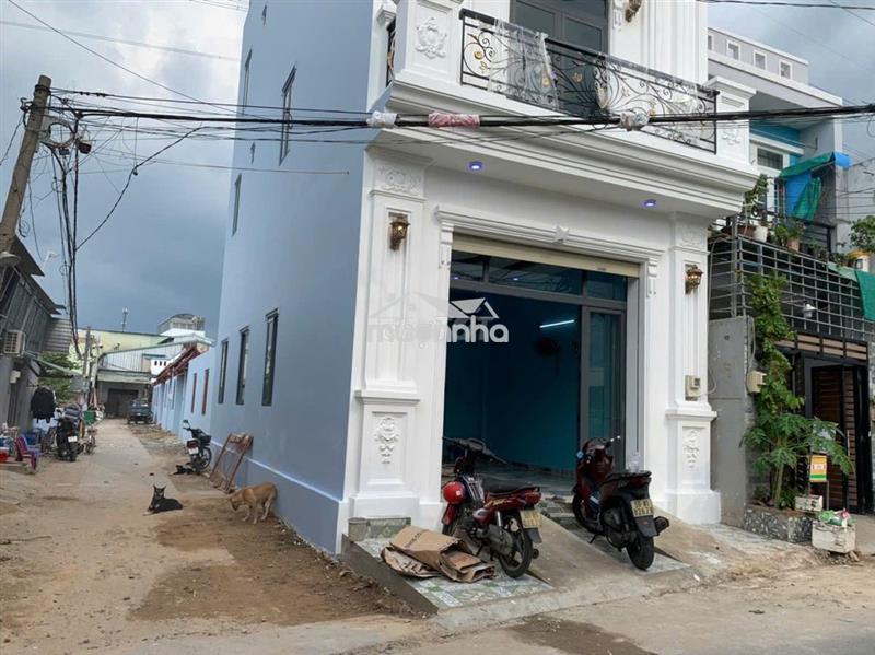 Cho thuê nhà + đất : 300m² .nhà mới. 14 triệu/tháng. hh : 1/2 tháng