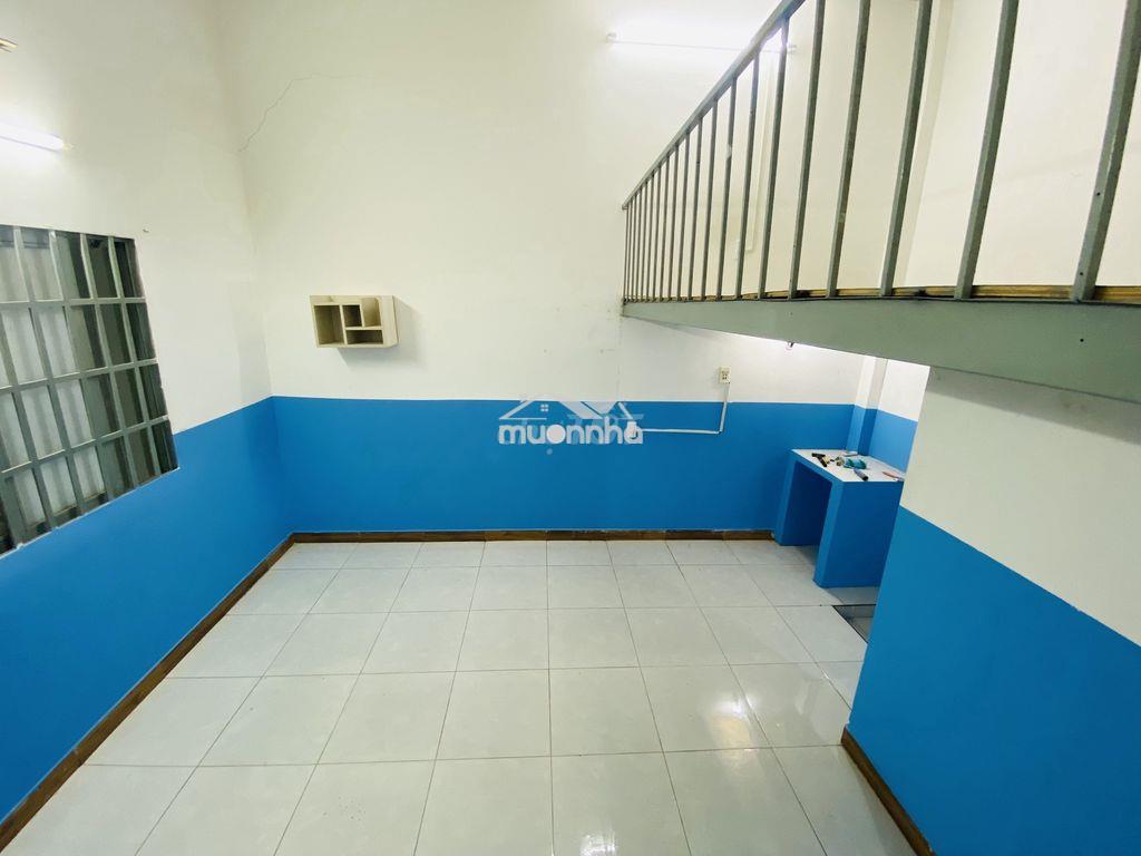 Phòng *** 30m2 có gác, máy lạnh hẻm 652 quốc lộ 13 gần vạn phúc - Ảnh 2