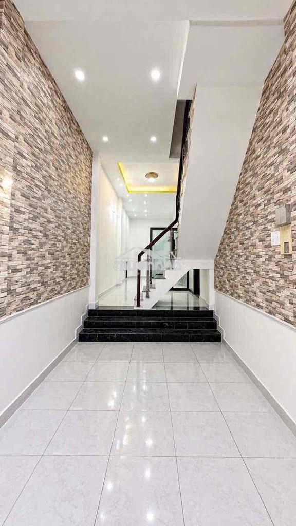 Nguyên căn 2pn2wc, hẻm 4m đg cmt8 ( 1tr1lầu ), quận 3